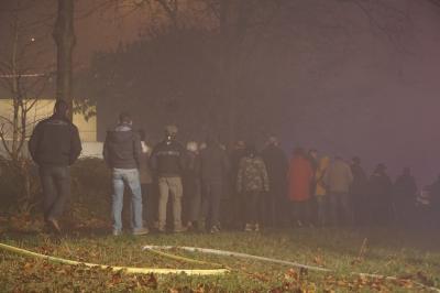 Boeblingen: Acht Autos fangen in Tiefgarage Feuer! Bewohner evakuirt.